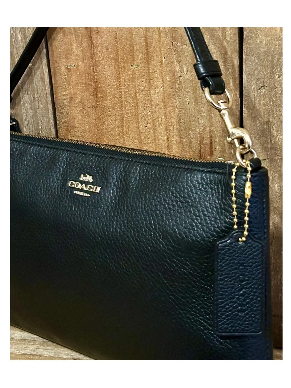 Coach. 4 Piece: Large Wristlet 25 with Free Eyeglasses, Bow Charm & Chain Strap. - Picture 6 of 16